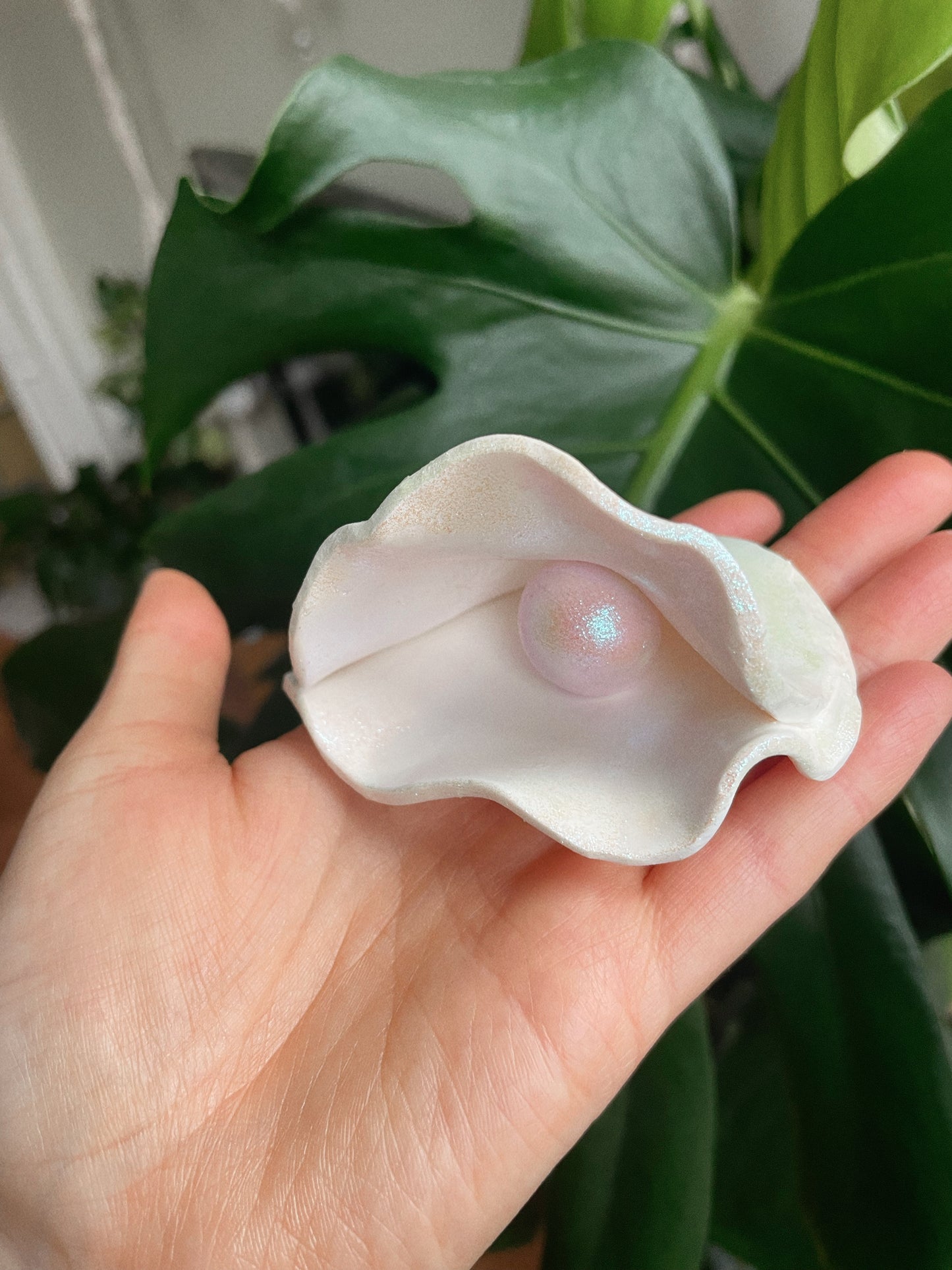 Pearly Clam Trinket Dish