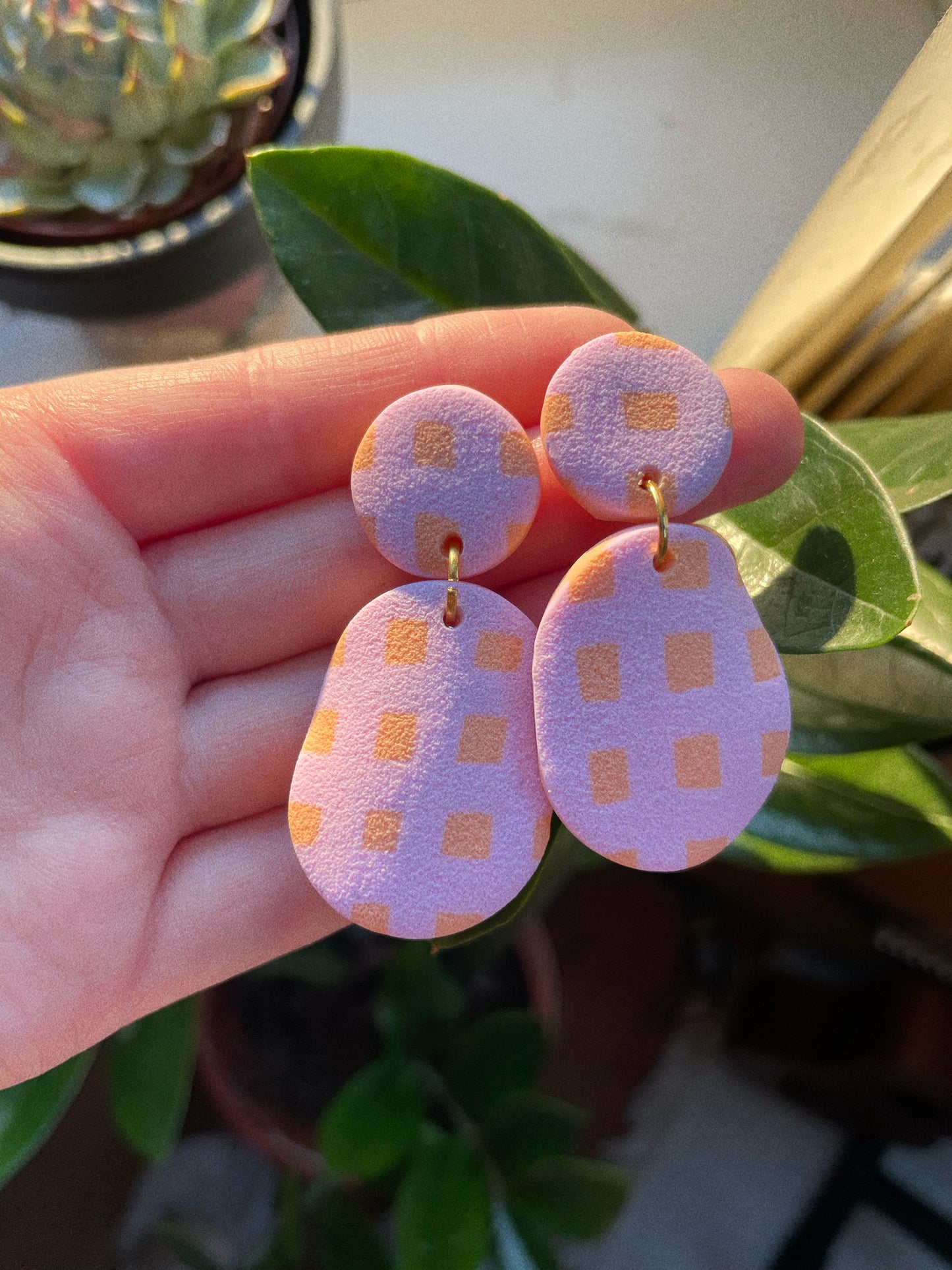 Peachy Pink Checkerboard Textured Wavey Earrings